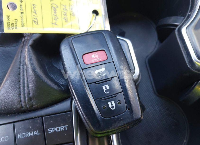 Photo 11 of 2018 Toyota Camry XSE (VIN 4T1B61HK6JU156097)