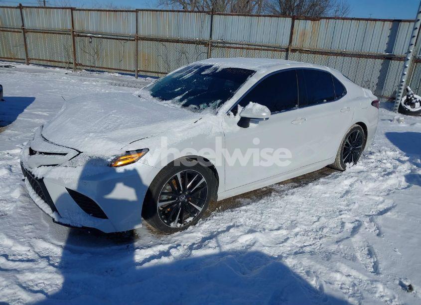 Photo 2 of 2018 Toyota Camry XSE (VIN 4T1B61HK6JU156097)