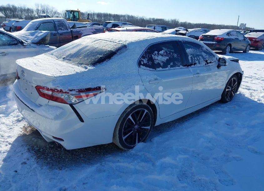 Photo 4 of 2018 Toyota Camry XSE (VIN 4T1B61HK6JU156097)