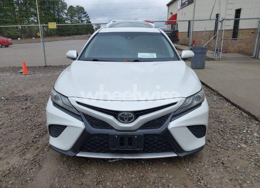 Photo 12 of 2018 Toyota Camry XSE (VIN 4T1B61HK6JU157430)