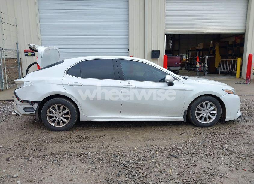 Photo 13 of 2018 Toyota Camry XSE (VIN 4T1B61HK6JU157430)