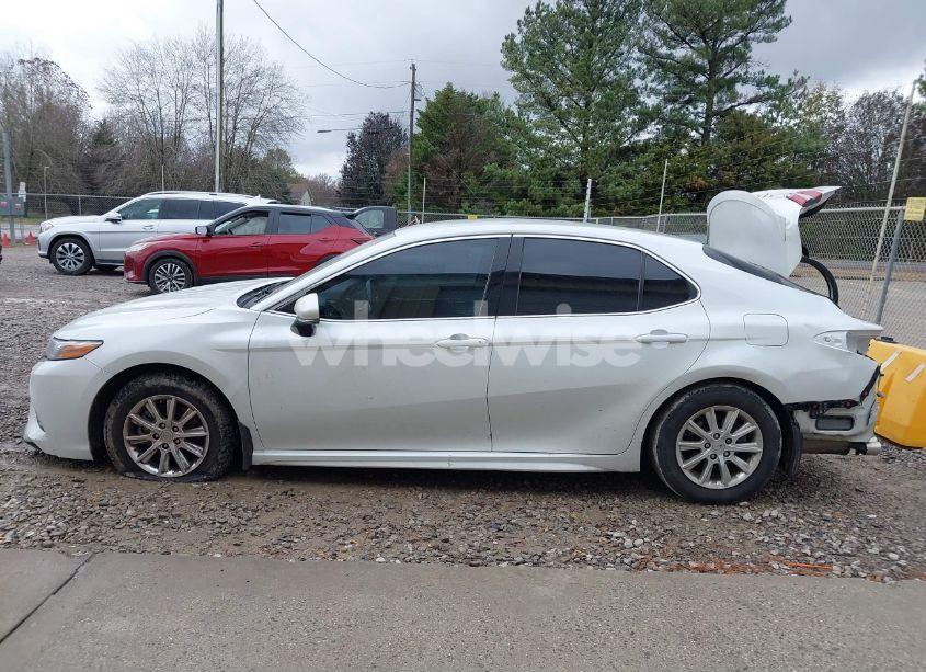 Photo 14 of 2018 Toyota Camry XSE (VIN 4T1B61HK6JU157430)