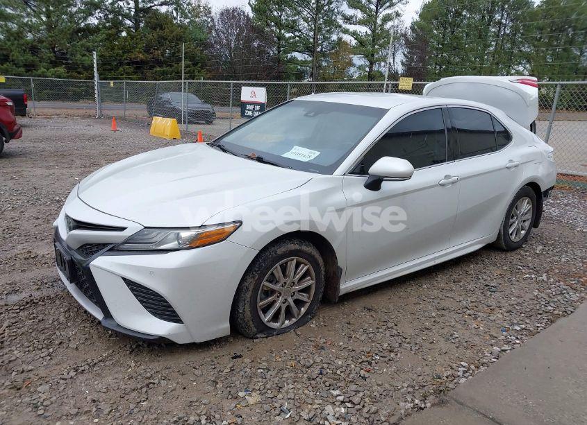 Photo 2 of 2018 Toyota Camry XSE (VIN 4T1B61HK6JU157430)