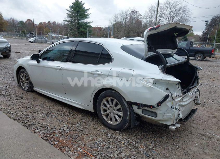 Photo 3 of 2018 Toyota Camry XSE (VIN 4T1B61HK6JU157430)