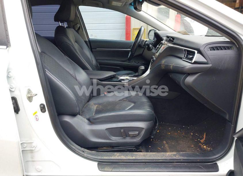 Photo 5 of 2018 Toyota Camry XSE (VIN 4T1B61HK6JU157430)