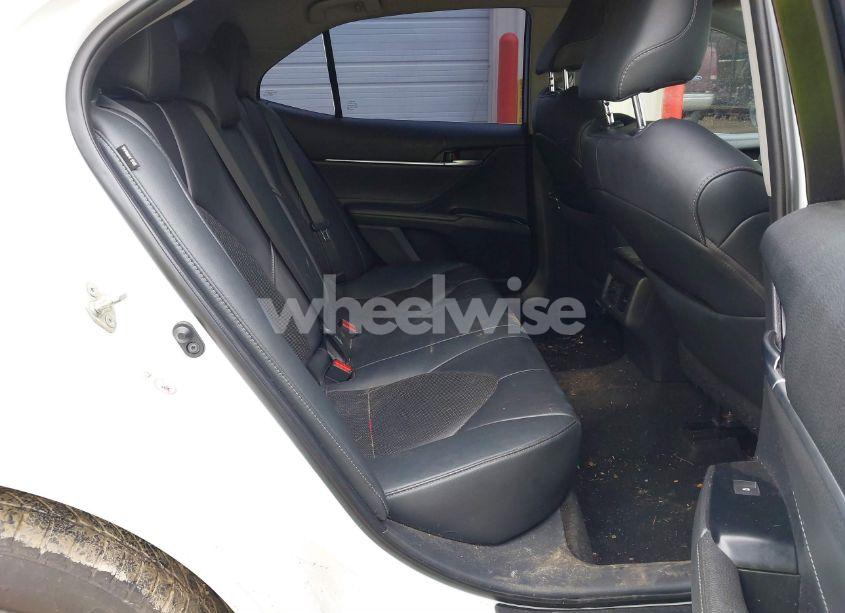 Photo 8 of 2018 Toyota Camry XSE (VIN 4T1B61HK6JU157430)