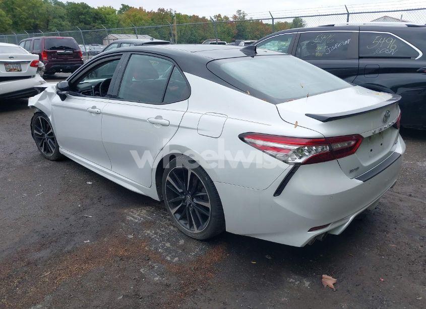 Photo 3 of 2019 Toyota Camry XSE (VIN 4T1B61HK6KU159776)
