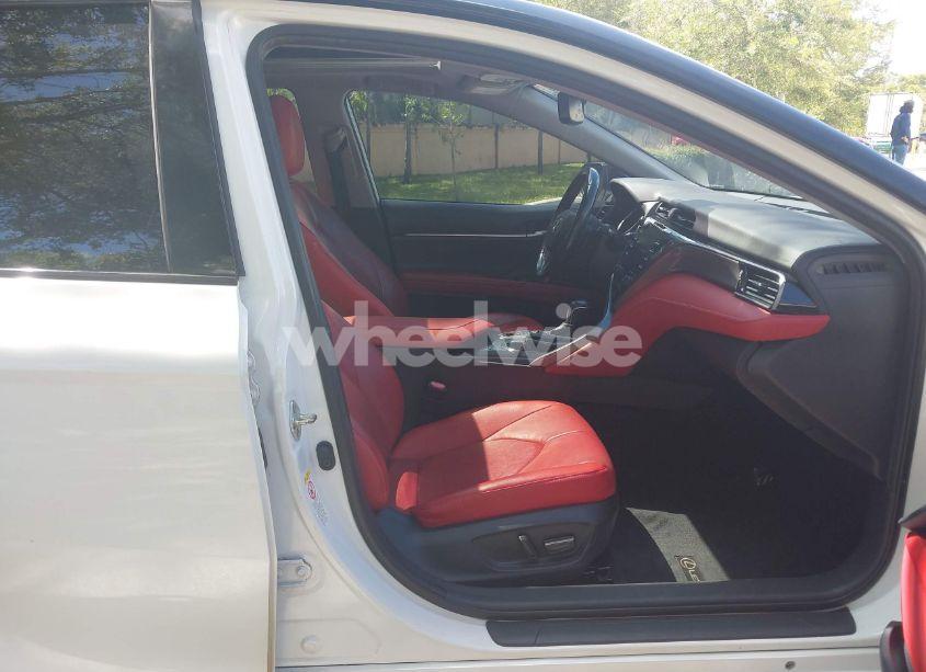 Photo 5 of 2019 Toyota Camry XSE (VIN 4T1B61HK6KU162080)