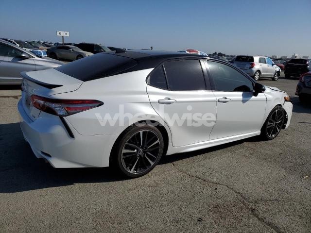 Photo 2 of 2019 TOYOTA CAMRY XSE (VIN 4T1B61HK6KU166372)