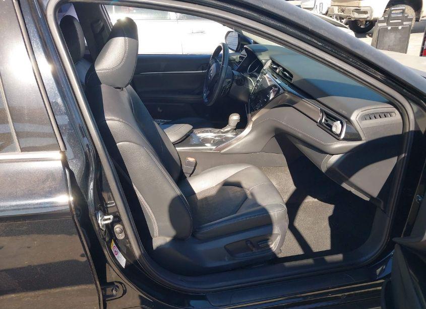 Photo 5 of 2019 Toyota Camry XSE (VIN 4T1B61HK6KU175167)