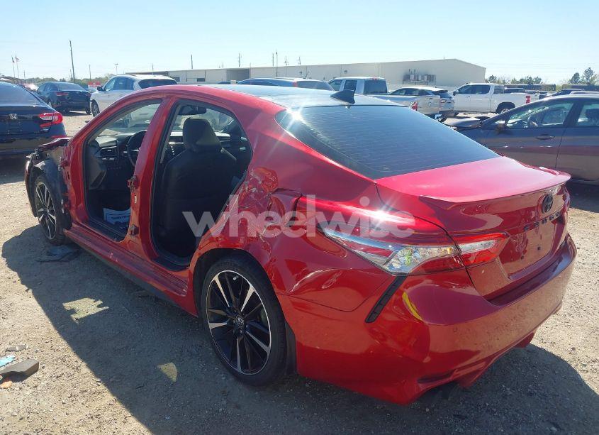 Photo 3 of 2019 Toyota Camry XSE (VIN 4T1B61HK6KU277861)