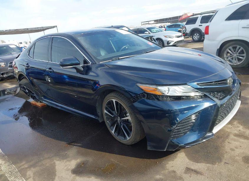 2019 Toyota Camry XSE (VIN 4T1B61HK6KU284955) main photo