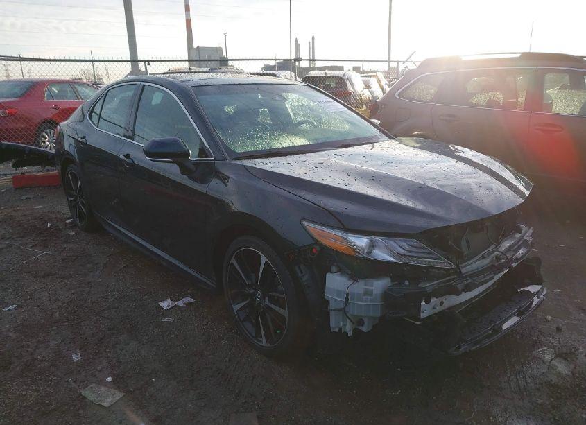 2019 Toyota Camry XSE (VIN 4T1B61HK6KU767331) main photo