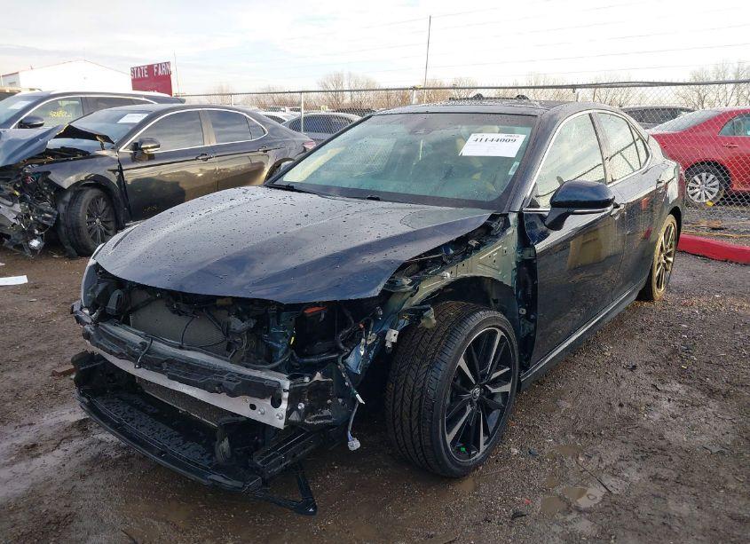 Photo 2 of 2019 Toyota Camry XSE (VIN 4T1B61HK6KU767331)