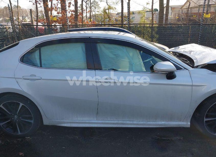 Photo 14 of 2018 Toyota Camry XSE (VIN 4T1B61HK7JU002076)