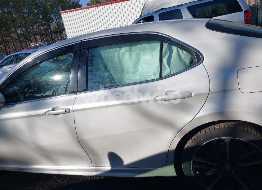 Photo 15 of 2018 Toyota Camry XSE (VIN 4T1B61HK7JU002076)