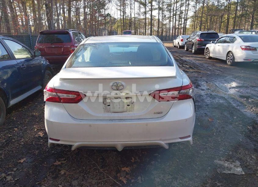 Photo 17 of 2018 Toyota Camry XSE (VIN 4T1B61HK7JU002076)