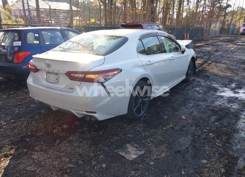 Photo 4 of 2018 Toyota Camry XSE (VIN 4T1B61HK7JU002076)