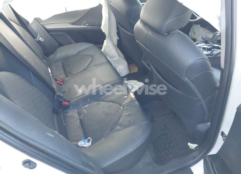 Photo 8 of 2018 Toyota Camry XSE (VIN 4T1B61HK7JU002076)