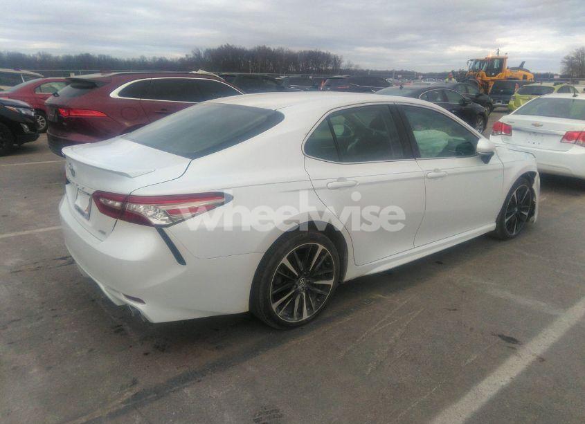 Photo 4 of 2018 Toyota Camry XSE (VIN 4T1B61HK7JU010937)