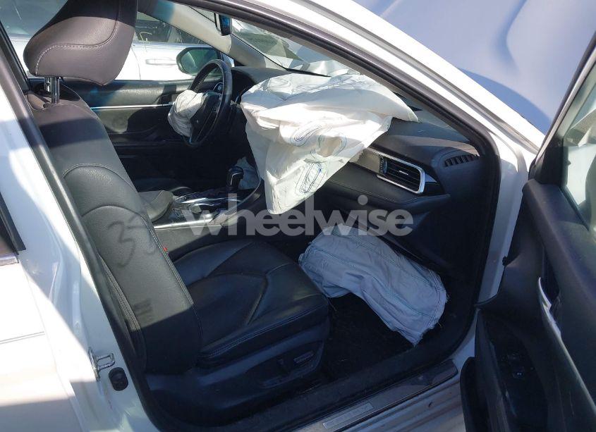 Photo 5 of 2018 Toyota Camry XSE (VIN 4T1B61HK7JU010937)