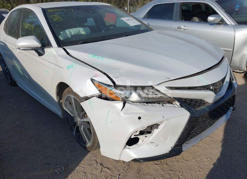Photo 6 of 2018 Toyota Camry XSE (VIN 4T1B61HK7JU010937)