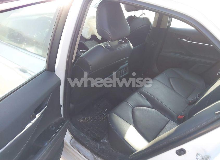 Photo 8 of 2018 Toyota Camry XSE (VIN 4T1B61HK7JU010937)