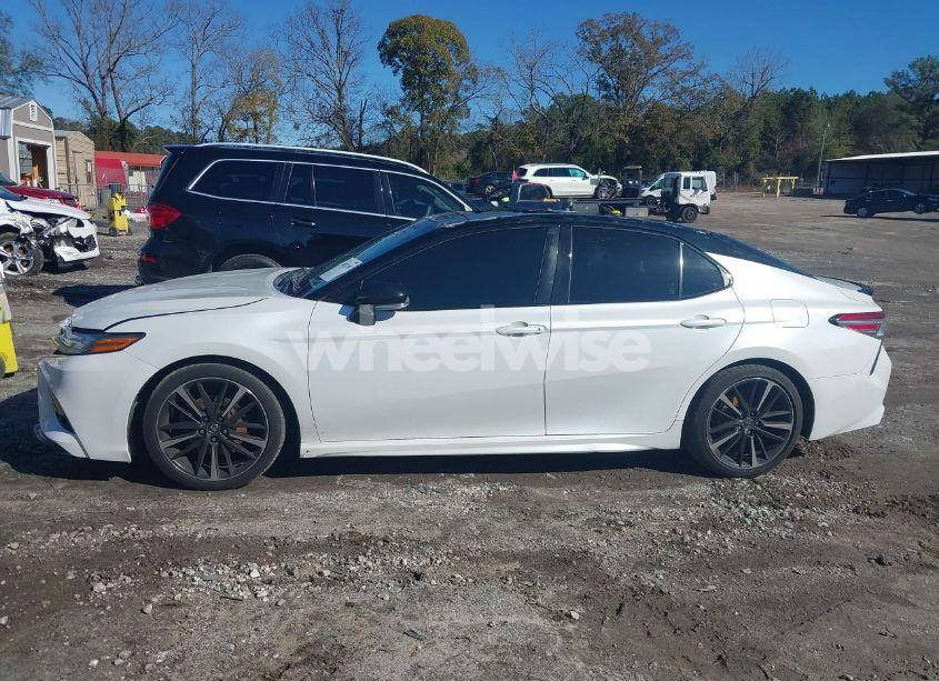 Photo 13 of 2018 Toyota Camry XSE (VIN 4T1B61HK7JU122346)