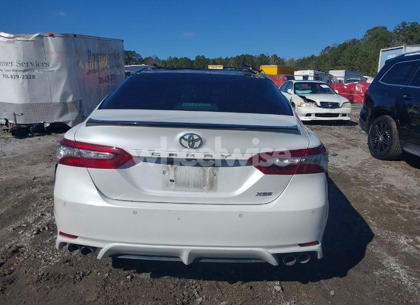 Photo 15 of 2018 Toyota Camry XSE (VIN 4T1B61HK7JU122346)