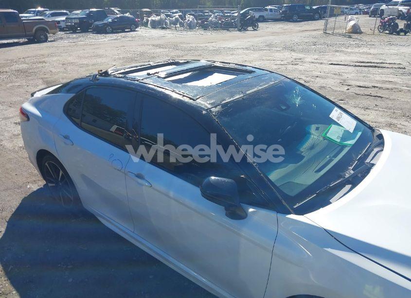 Photo 17 of 2018 Toyota Camry XSE (VIN 4T1B61HK7JU122346)