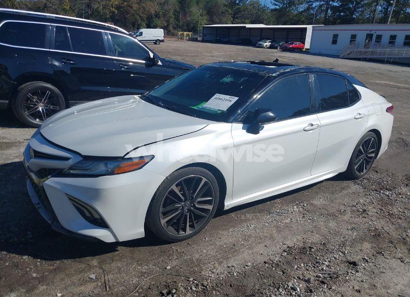 Photo 2 of 2018 Toyota Camry XSE (VIN 4T1B61HK7JU122346)