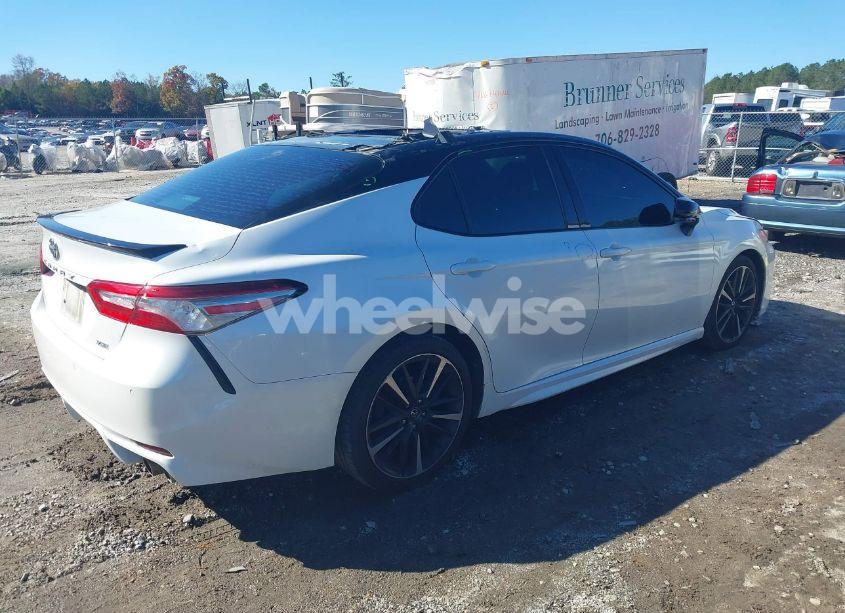 Photo 4 of 2018 Toyota Camry XSE (VIN 4T1B61HK7JU122346)