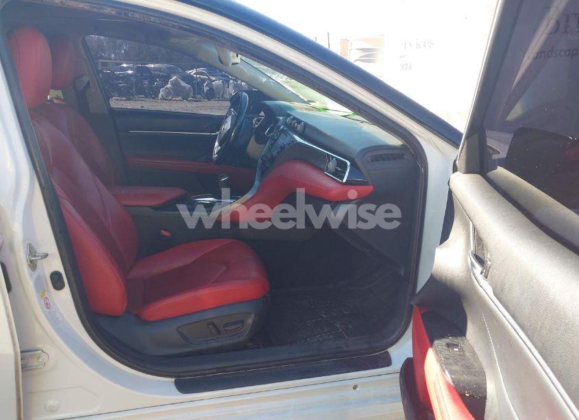 Photo 5 of 2018 Toyota Camry XSE (VIN 4T1B61HK7JU122346)