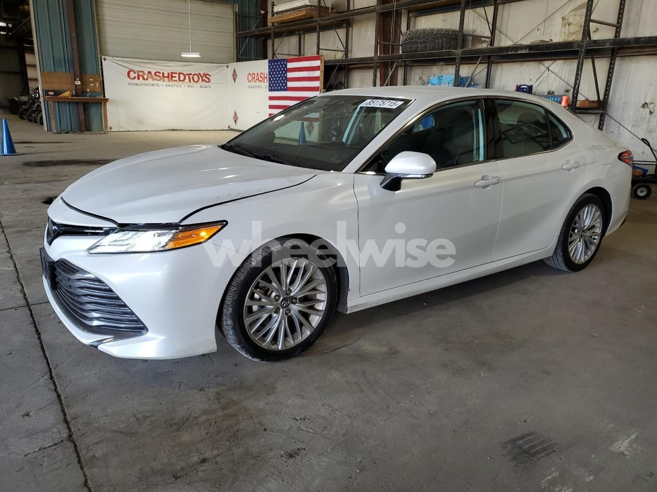 2019 TOYOTA CAMRY L (VIN 4T1B61HK7KU182063) main photo