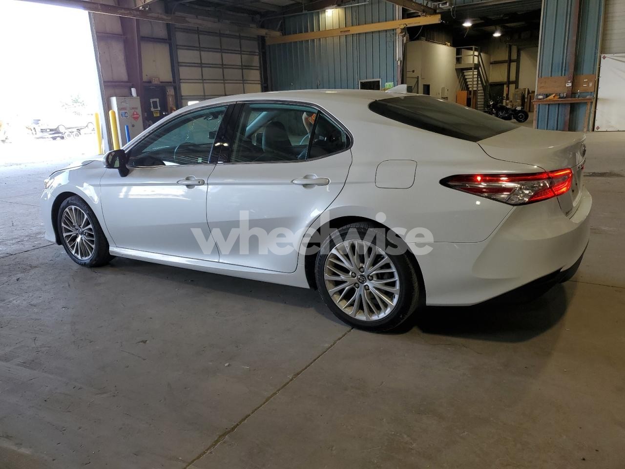 Photo 2 of 2019 TOYOTA CAMRY L (VIN 4T1B61HK7KU182063)