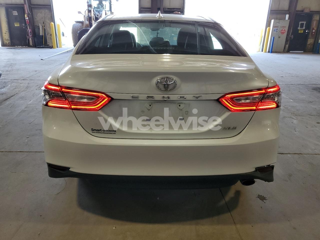 Photo 6 of 2019 TOYOTA CAMRY L (VIN 4T1B61HK7KU182063)