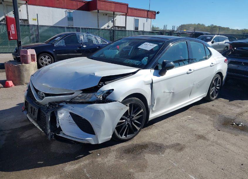 Photo 2 of 2019 Toyota Camry XSE (VIN 4T1B61HK7KU209648)