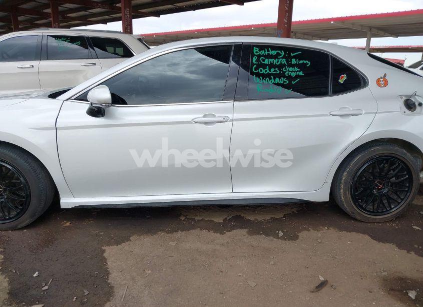 Photo 15 of 2019 Toyota Camry XSE (VIN 4T1B61HK7KU299772)