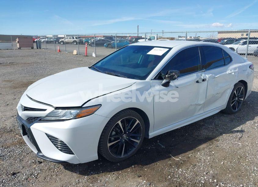 Photo 2 of 2019 Toyota Camry XSE (VIN 4T1B61HK7KU732877)