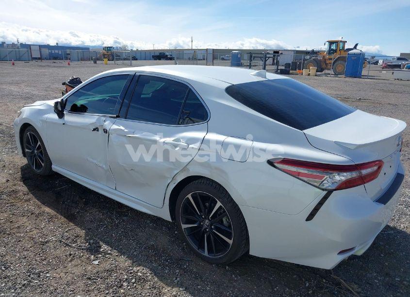 Photo 3 of 2019 Toyota Camry XSE (VIN 4T1B61HK7KU732877)