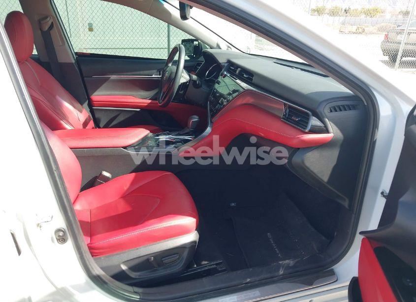 Photo 5 of 2019 Toyota Camry XSE (VIN 4T1B61HK7KU732877)