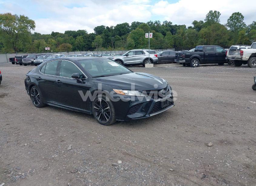 2019 Toyota Camry XSE (VIN 4T1B61HK7KU827181) main photo