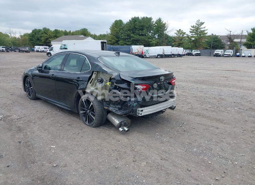 Photo 3 of 2019 Toyota Camry XSE (VIN 4T1B61HK7KU827181)