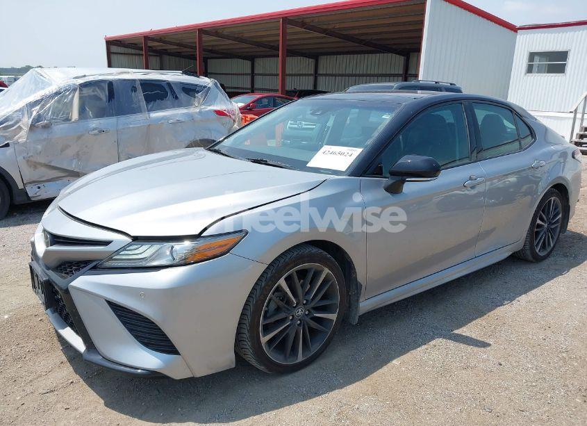 Photo 2 of 2018 Toyota Camry XSE (VIN 4T1B61HK8JU148437)
