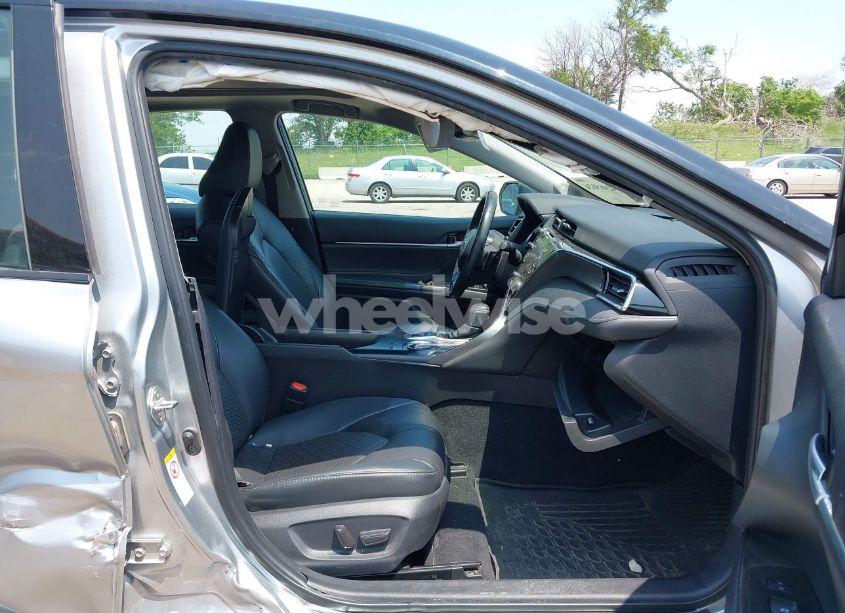 Photo 5 of 2018 Toyota Camry XSE (VIN 4T1B61HK8JU148437)