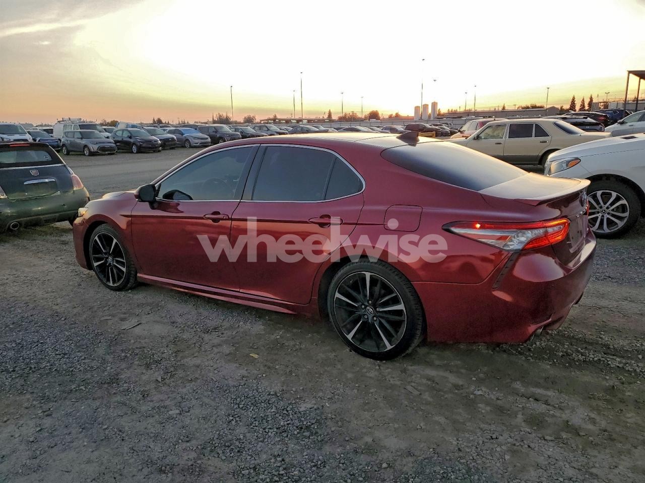 Photo 2 of 2018 TOYOTA CAMRY XSE (VIN 4T1B61HK8JU524148)