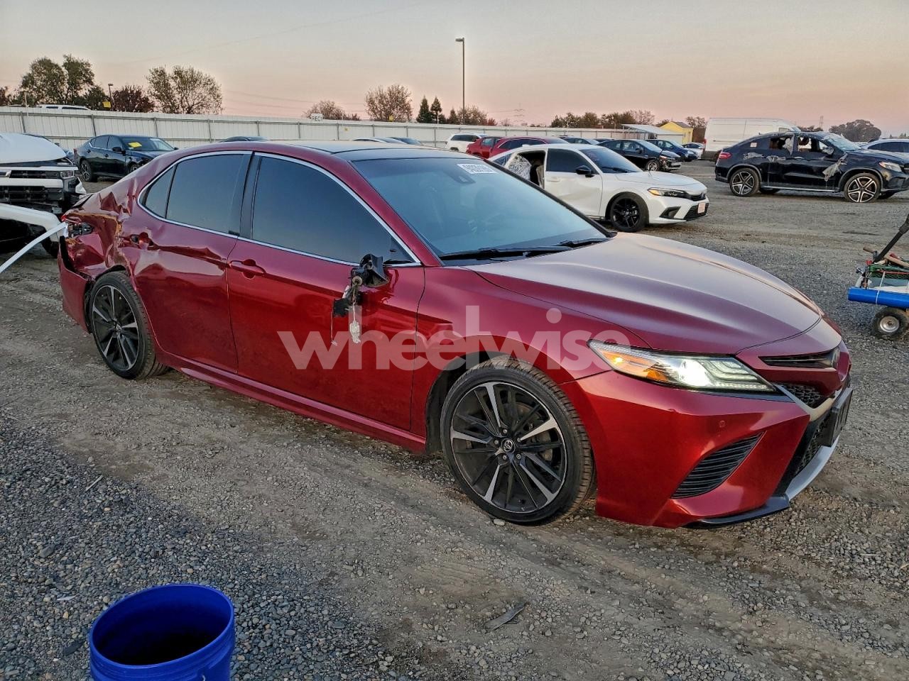 Photo 4 of 2018 TOYOTA CAMRY XSE (VIN 4T1B61HK8JU524148)