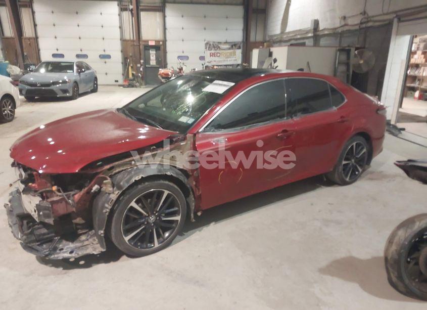 Photo 2 of 2019 Toyota Camry XSE (VIN 4T1B61HK8KU196036)