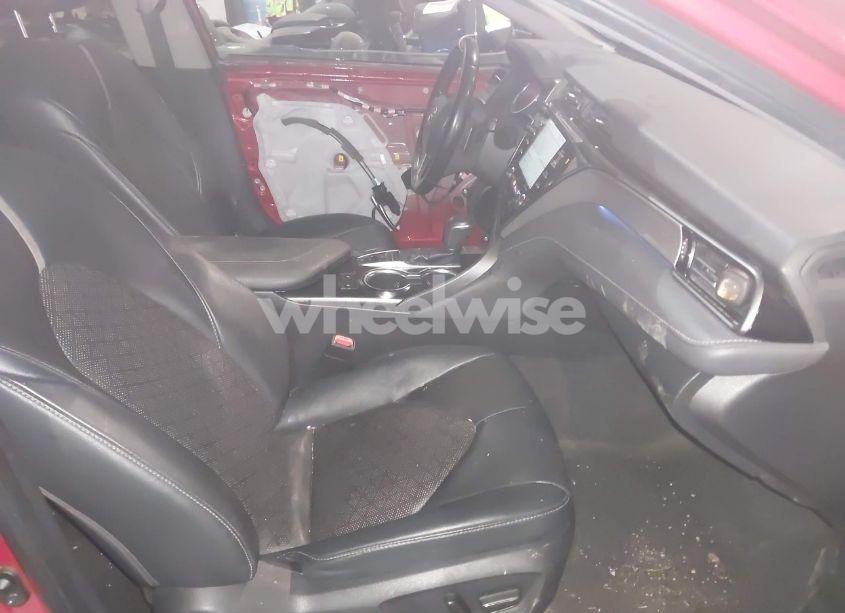 Photo 5 of 2019 Toyota Camry XSE (VIN 4T1B61HK8KU196036)