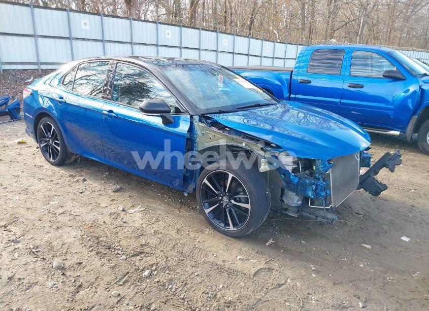 2019 Toyota Camry XSE (VIN 4T1B61HK8KU220089) main photo